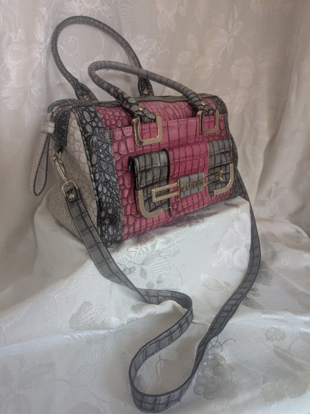 GUESS faux Reptile Leather Shoulder / Handbag Purse